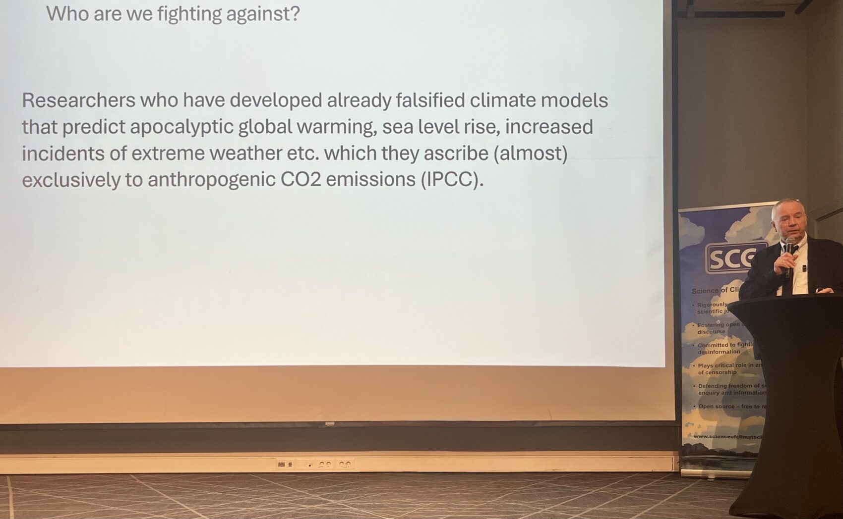 Klimakrig på to slagmarker