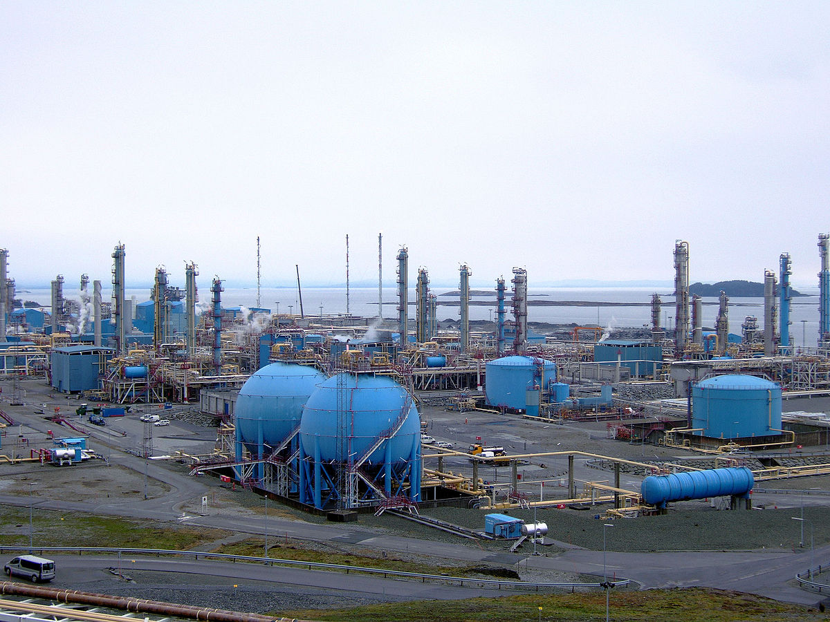 Bruk avfossil energistiger fortsatt